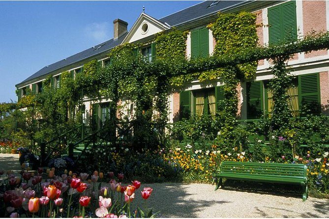 Giverny and Versailles Private Full-Day Tour - Versailles Palace with a private guide and the Hall of Mirrors
