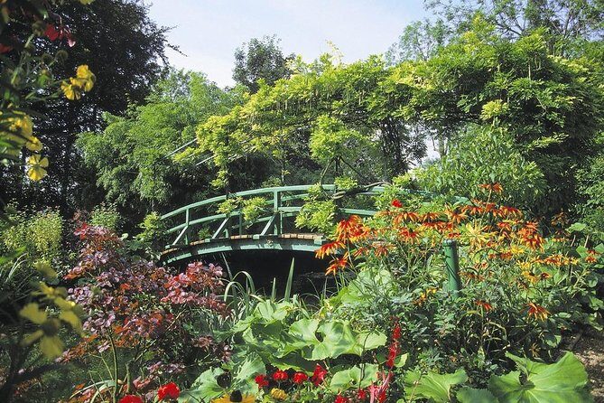 Giverny and Versailles Private Full-Day Tour - Versailles gardens: time outdoors without the chaos