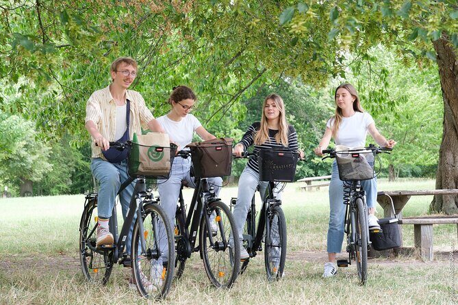 Versailles: Bike Rental, Different Sizes - Bikes, Helmets, and the Deposit: The Practical Stuff That Shapes the Day