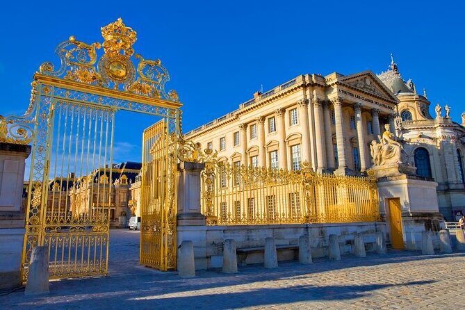 VERSAILLES CASTLE Round-Trip Transfer from Paris by Luxury Van - Pickup in Paris: Name Sign, Luggage Help, and a Clear Start