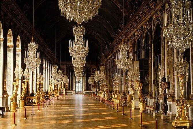 VERSAILLES CASTLE Round-Trip Transfer from Paris by Luxury Van - What the Reviews Emphasize (And What You Can Use as a Guide)